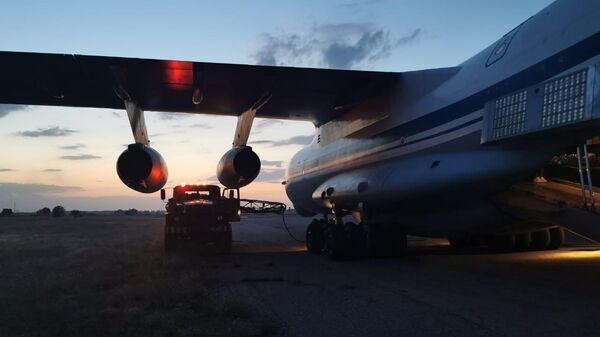 Заправка топливом грузового самолета Ил-76МД - Sputnik Беларусь