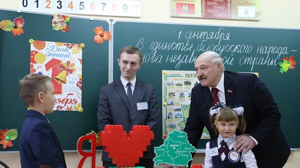 Лукашенко на открытии школы №35 в Бобруйске 1 сентября - Sputnik Беларусь