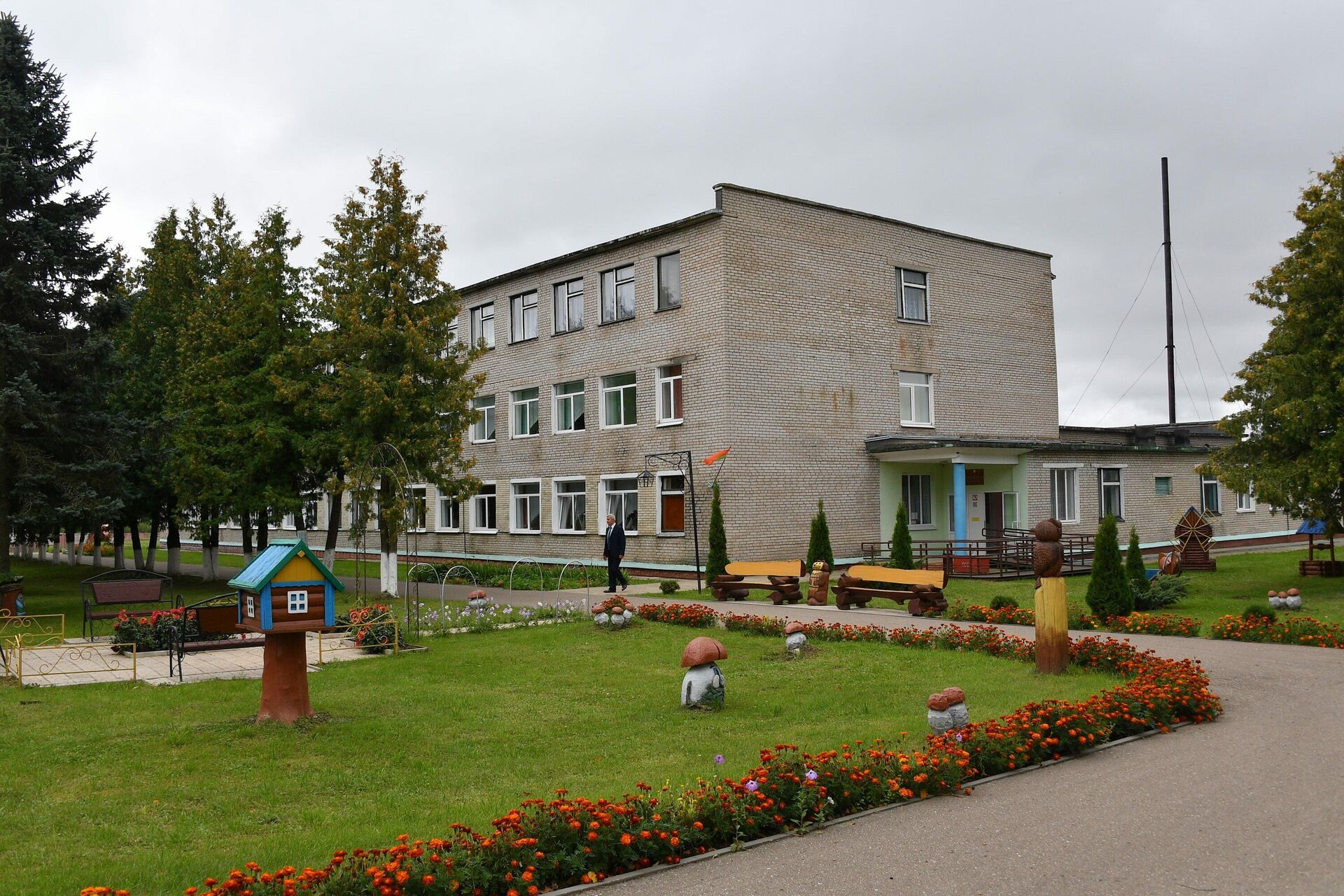 В школу, рассчитанную на 640 человек, идут лишь 45 учеников - Sputnik Беларусь, 1920, 01.09.2021