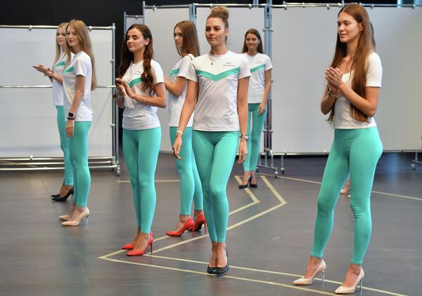 В финале конкурса самые очаровательные девушки страны продемонстрируют свои грацию, талант и остроумие. - Sputnik Беларусь