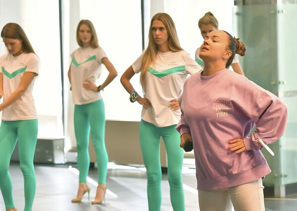 Девушки готовятся под руководством опытного хореографа Ольги Шамровой. - Sputnik Беларусь