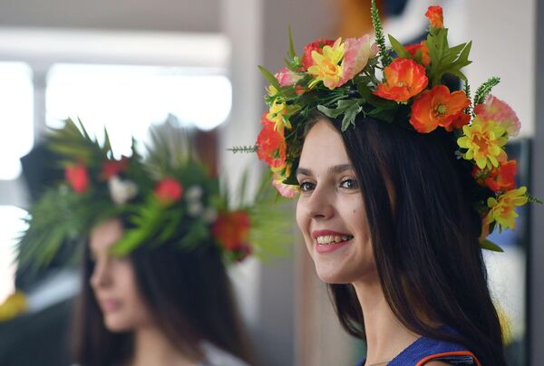 Первая примерка национальных костюмов для финала Мисс Беларусь - Sputnik Беларусь