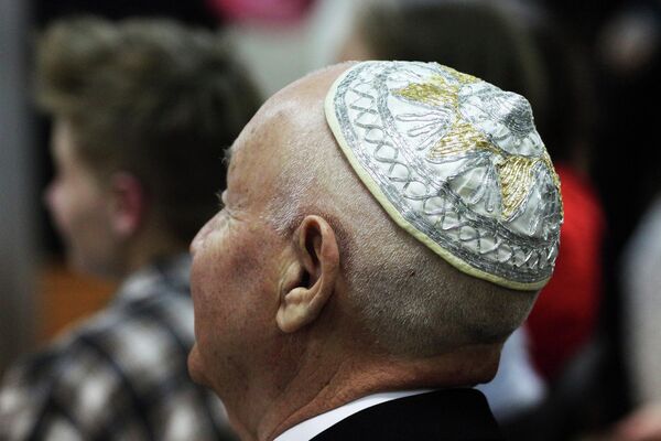 Иудеи молятся в синагоге - Sputnik Беларусь