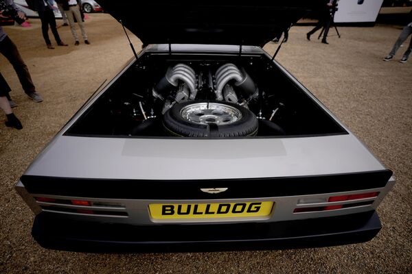 Двигатель концент-гиперкара Aston Martin Bulldog. После реставрации автомобиль разгоняется до 200 миль в час (321 км/ч). - Sputnik Беларусь