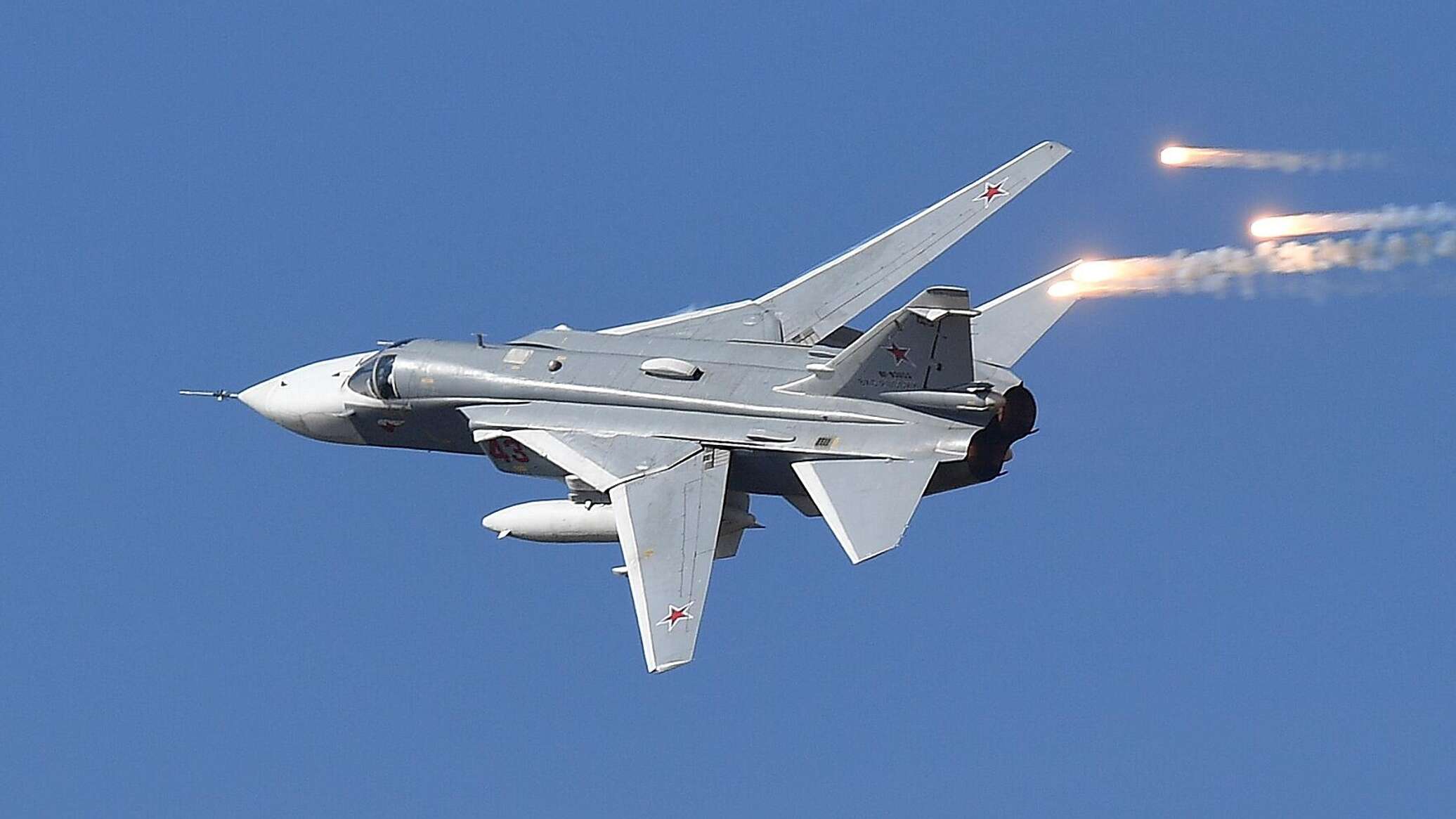 Су 24м бомбардировщик. Су24 самолет. Фронтовой бомбардировщик су-24м. Су 24 борт 42. Истребитель су 24.