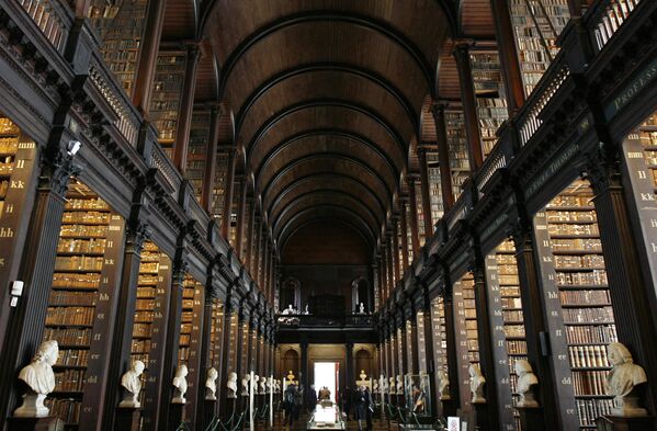 Библиотека Тринити-колледжа в Дублине, Ирландия. - Sputnik Беларусь