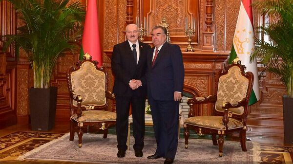 Лукашенко встретился с Рахмоном в Душанбе и прогулялся по его дворцу   - Sputnik Беларусь