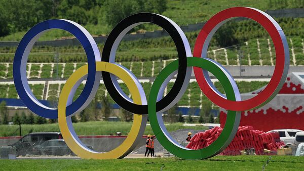 Олимпийские кольца, установленные в Пекине - Sputnik Беларусь