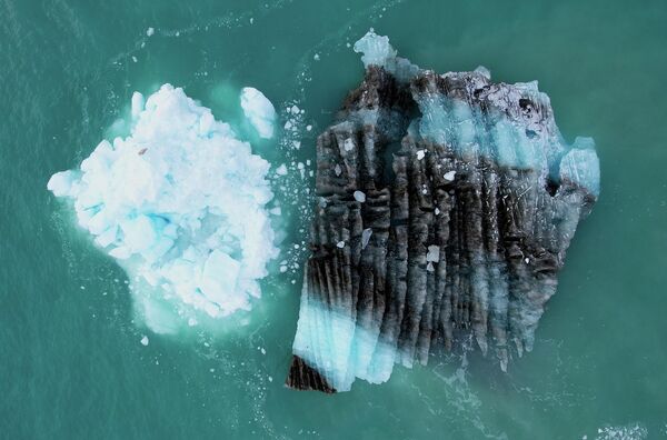 Лед плавает перед ледником Эки. - Sputnik Беларусь