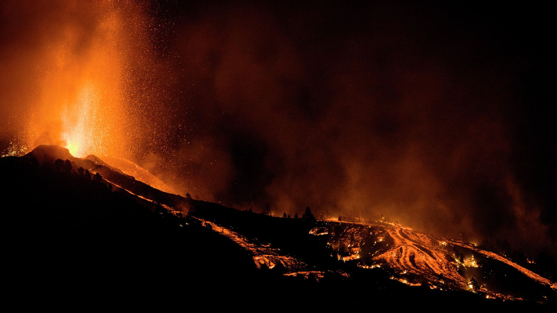 Извержение вулкана Кумбре-Вьеха на Канарском острове Пальма - Sputnik Беларусь, 1920, 25.12.2021
