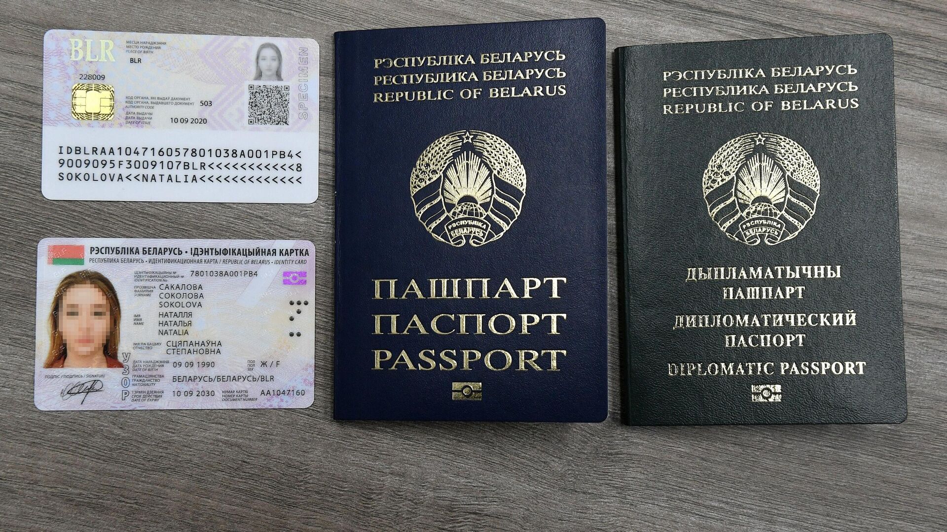 В Беларуси внедрили новые паспорта и ID-карты - Sputnik Беларусь, 1920, 23.12.2021