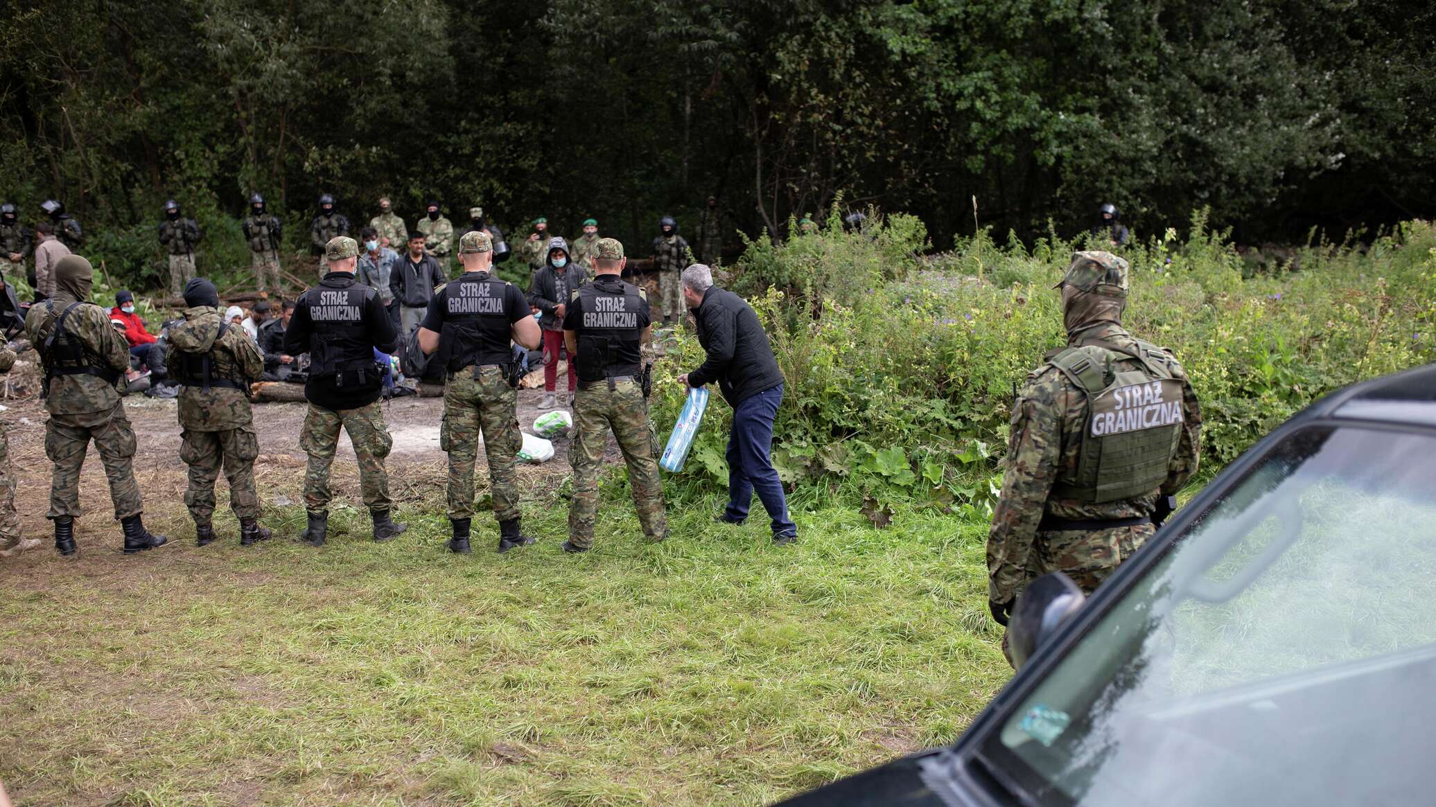 Польская связь. Пограничная стража Польши. Польские пограничники. Польские пограничники и мигранты. Мигранты на границе в ФРГ.