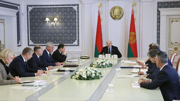 Лукашэнка на нарадзе з кіраўніцтвам Адміністрацыі прэзідэнта - Sputnik Беларусь