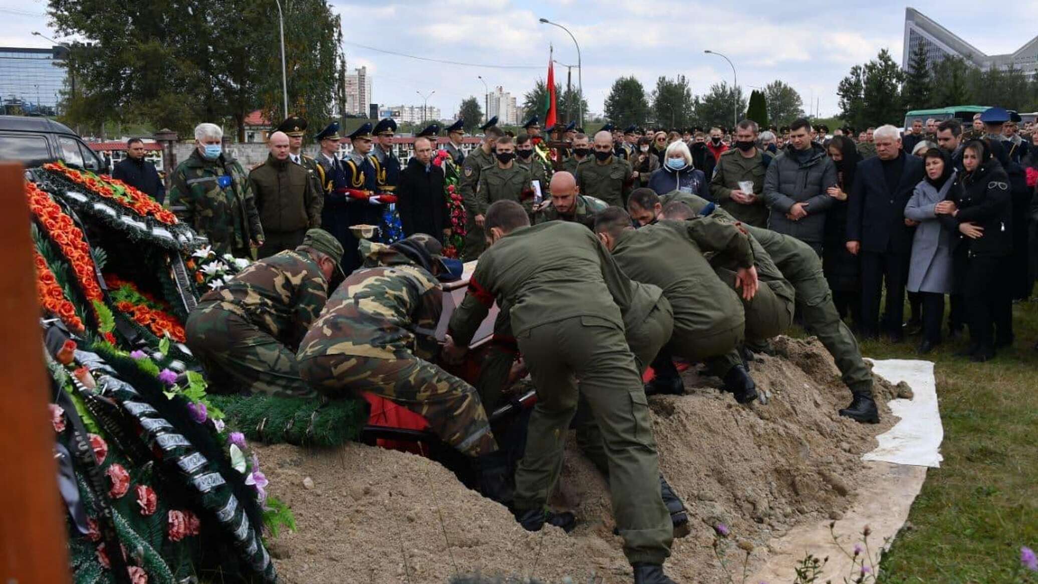 Погребения сотрудников. Фотографии похорон Беларусь. Октябрь 1993 похороны сотрудников МВД.