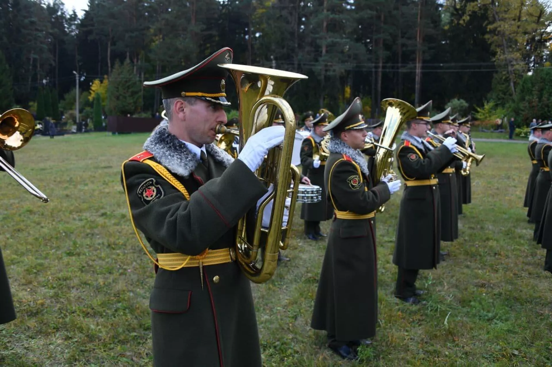 Военный оркестр на Восточном кладбище играл в день похорон офицера КГБ - Sputnik Беларусь, 1920, 01.10.2021