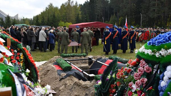 Похороны погибшего офицера КГБ Дмитрия Федосюка на Восточном кладбище Минска - Sputnik Беларусь