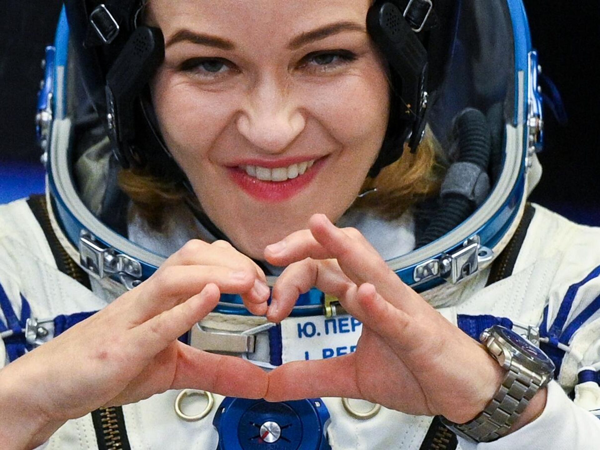 Привет инопланетянам: дочки Юлии Пересильд трогательно проводили ее в космос  - 05.10.2021, Sputnik Беларусь