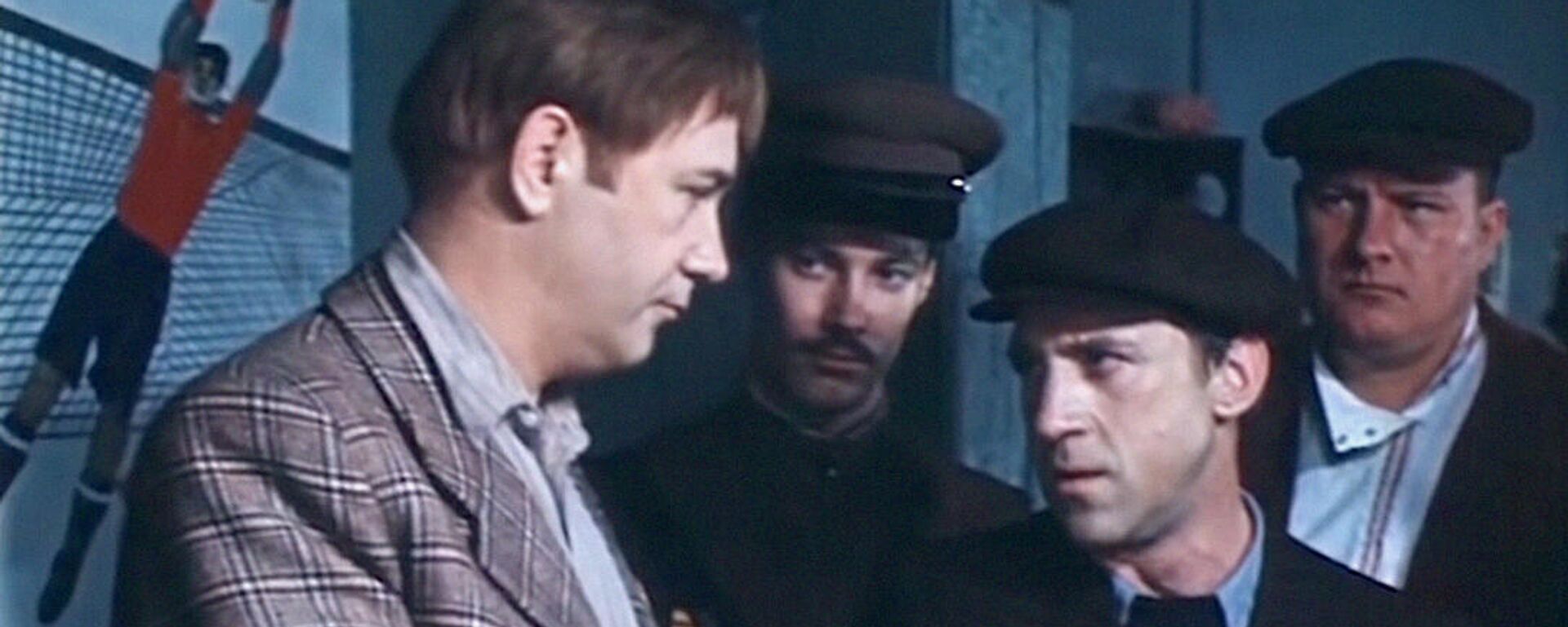 Леонид Куравлев и Владимир Высоцкий в фильме Место встречи изменить нельзя - Sputnik Беларусь, 1920, 17.09.2024