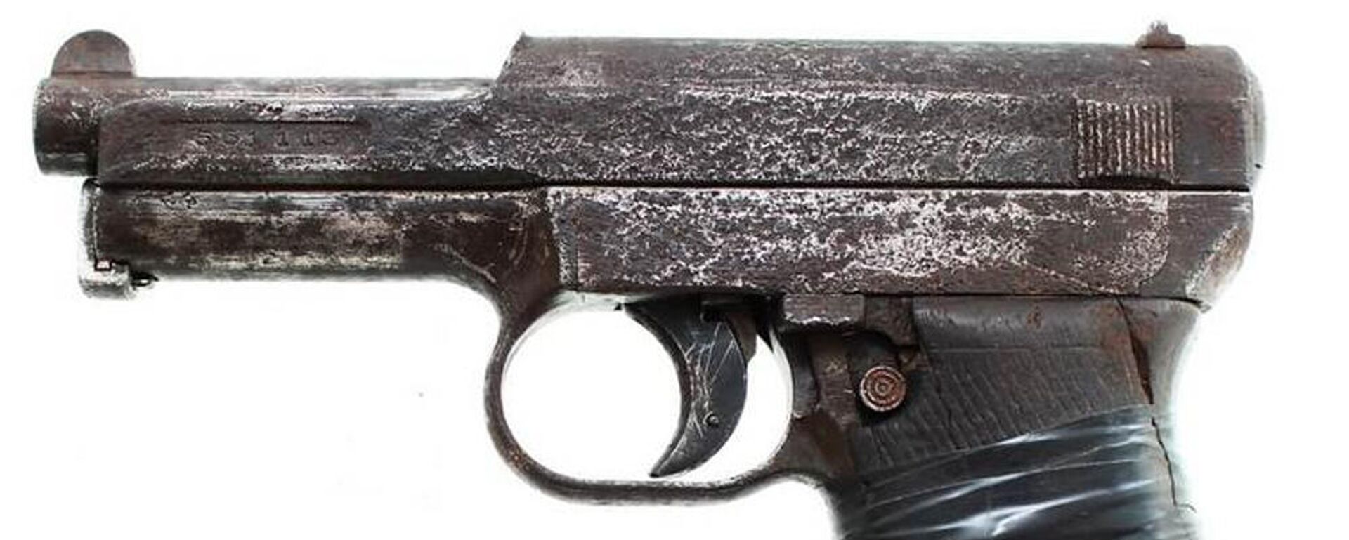 Найденный мужчиной пистолет - Sputnik Беларусь, 1920, 11.10.2021