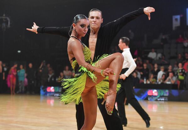 Спортивные бальные танцы по праву считаются одним из самых красивых и эстетичных в мире видом спорта. - Sputnik Беларусь