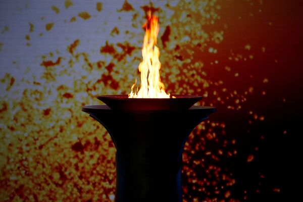 Торжественная официальная церемония зажжения Олимпийского огня состоялась в понедельник в Древней Олимпии. - Sputnik Беларусь