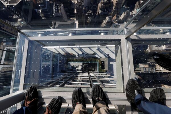 Площадь каждого составляет 8,3 квадратных метра, это самые большие в мире скоростные лифты со стеклянным полом. - Sputnik Беларусь