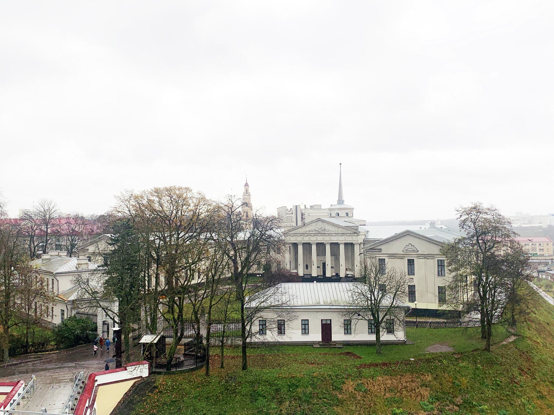 Вид на Новый замок с новой обзорной площадки - Sputnik Беларусь, 1920, 05.11.2021
