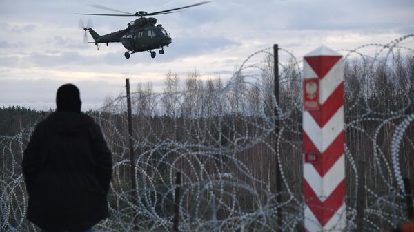Вертолет на белорусско-польской границе - Sputnik Беларусь