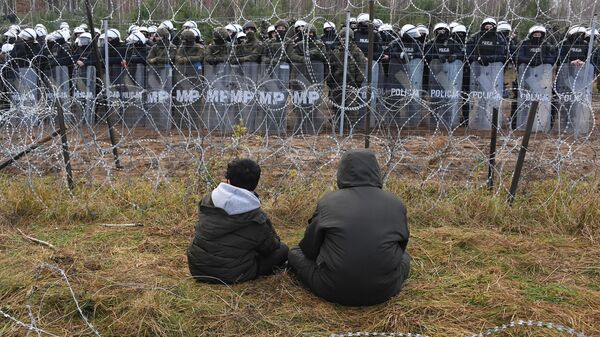 Лагерь нелегальных мигрантов на белорусско-польской границе - Sputnik Беларусь