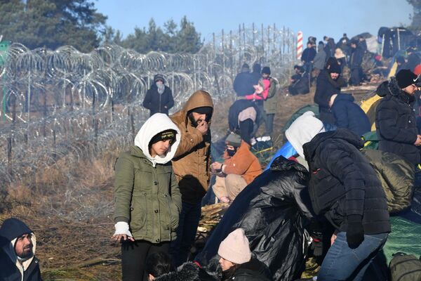 Их цель – не Польша, а Германия, потому что там созданы лучшие условия для мигрантов, объясняют беженцы. - Sputnik Беларусь