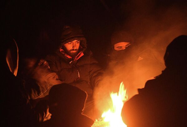 Ночь в лагере мигрантов на белорусско-польской границе - Sputnik Беларусь