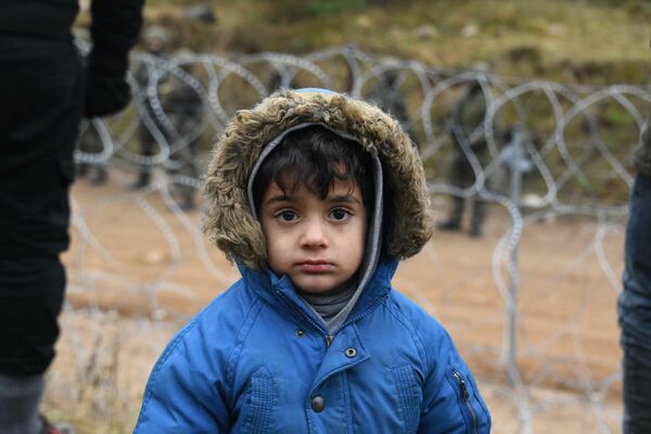 Дети-беженцы на белорусско-польской границе - Sputnik Беларусь