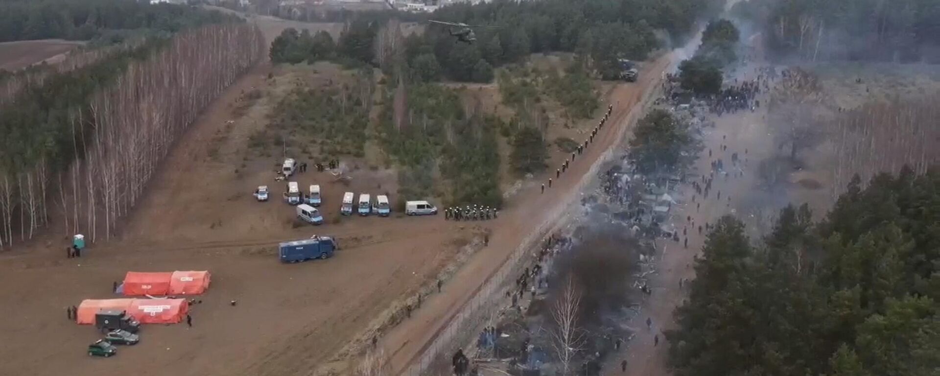 Как выглядит лагерь мигрантов с высоты - видео с коптер - Sputnik Беларусь, 1920, 13.11.2021