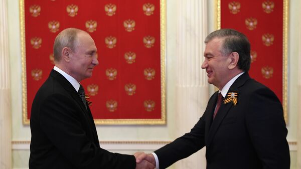 Президент РФ Владимир Путин и президент Узбекистана Шавкат Мирзиеев (справа)  - Sputnik Беларусь