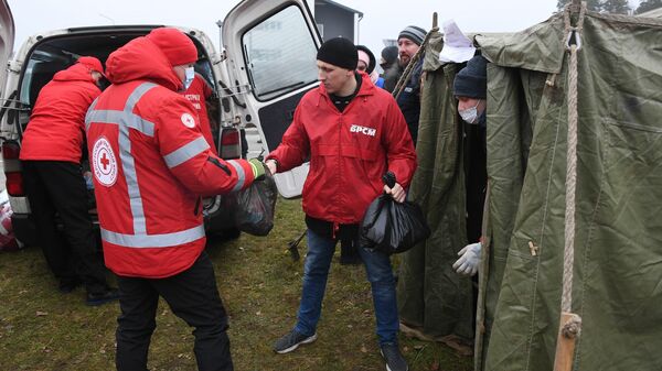 Белорусский Красный Крест и БРСМ привезли помощь беженцам - Sputnik Беларусь