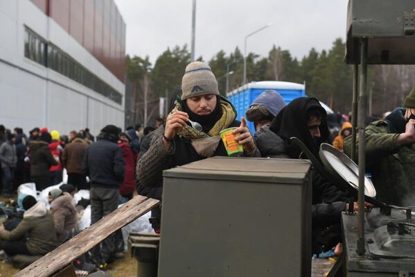 Мигранты во временном центре содержания - Sputnik Беларусь