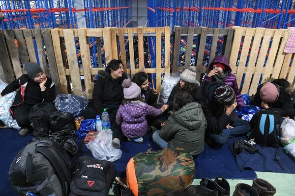 Мигранты заселяются в логистический центр - Sputnik Беларусь