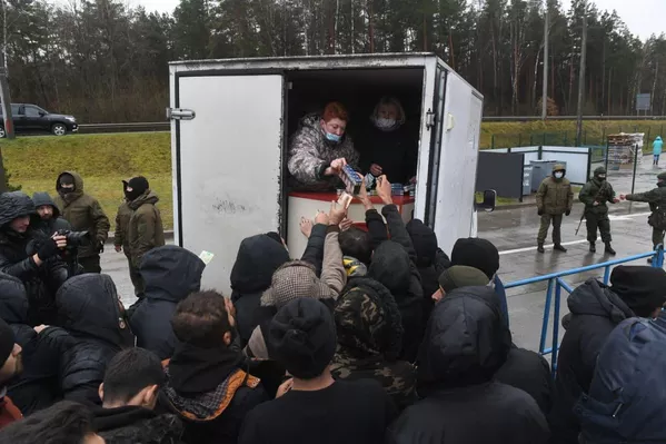 Быт мигрантов в центре временного содержания - Sputnik Беларусь