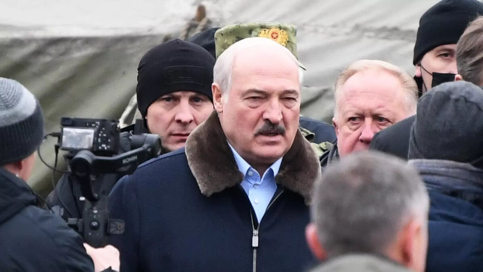 Президент Беларуси А. Лукашенко посетил лагерь мигрантов на границе - Sputnik Беларусь, 1920, 26.11.2021