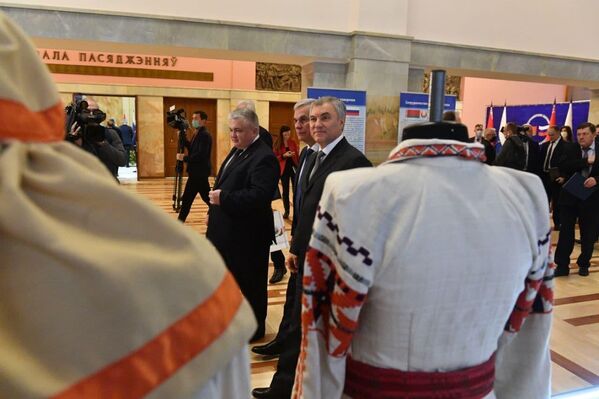 В фойе овального зала для депутатов сделали выставку, посвященную Союзному государству. - Sputnik Беларусь