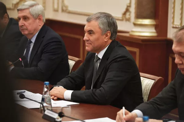 Председатель Государственной думы России Вячеслав Володин на сессии Парламента Союза Беларуси и России - Sputnik Беларусь