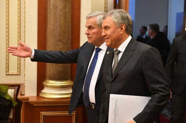 На первой сессии союзного парламента был избран его председатель - Вячеслав Володин. - Sputnik Беларусь