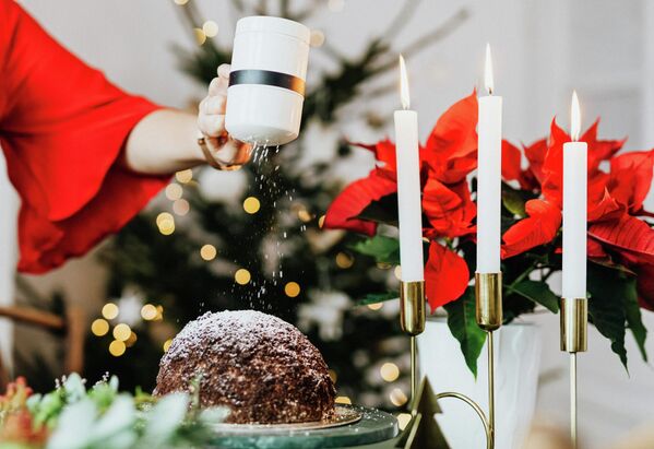 Благодаря тому, что пуансеттия цветет зимой, она стала популярным праздничным рождественским растением. - Sputnik Беларусь