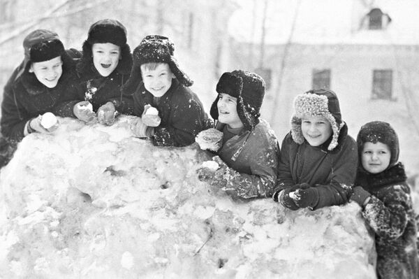 Вот такими, например, были зимние каникулы у школьников Череповца в 1971 году. - Sputnik Беларусь