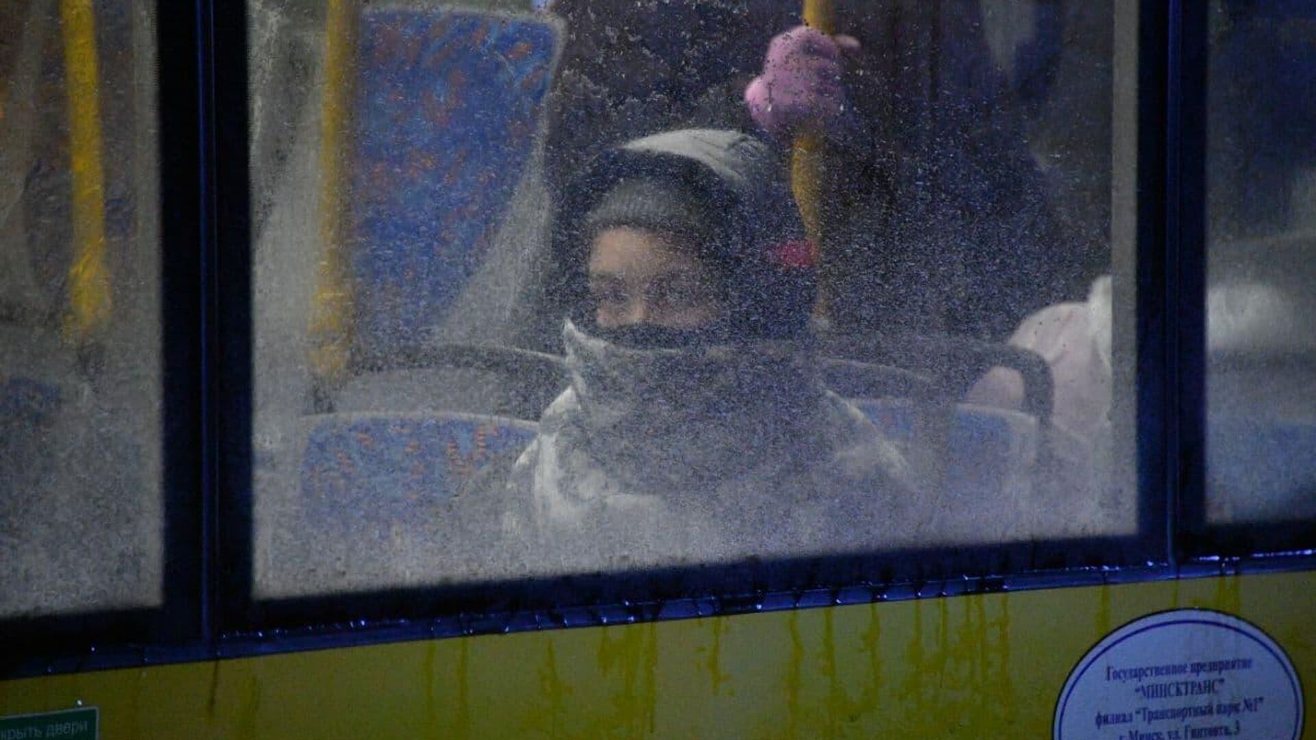 Замерзшее окно автобуса - Sputnik Беларусь, 1920, 07.12.2022