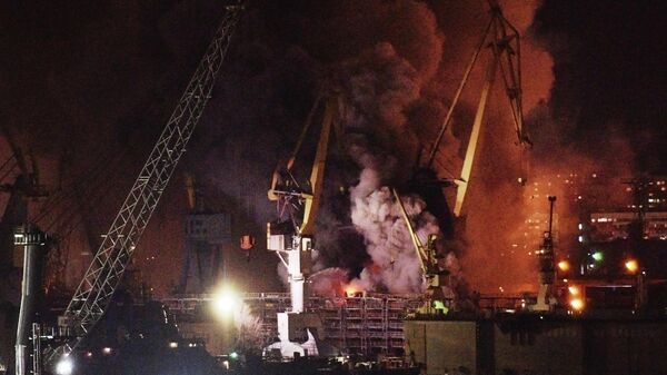 Пожар на корвете на заводе Северная верфь в Санкт-Петербурге - Sputnik Беларусь