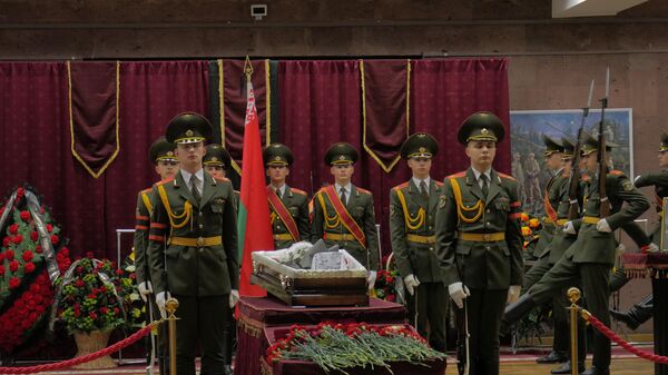 Как прощались с со старейшим Героем Советского Союза - видео - Sputnik Беларусь