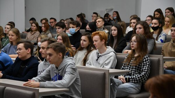 Встреча Евгения Лукьянова со студентами Академии управления при президенте  - Sputnik Беларусь
