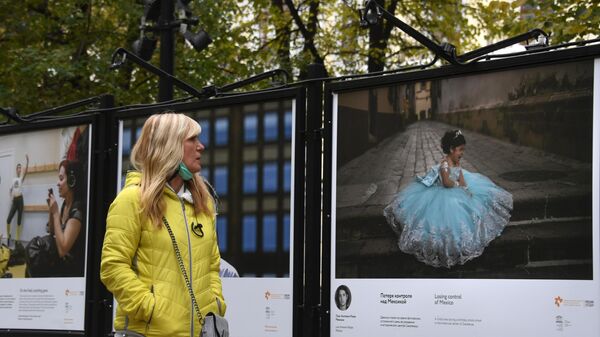 Выставка финалистов фотоконкурса им. А. Стенина на Гоголевском бульваре в Москве - Sputnik Беларусь