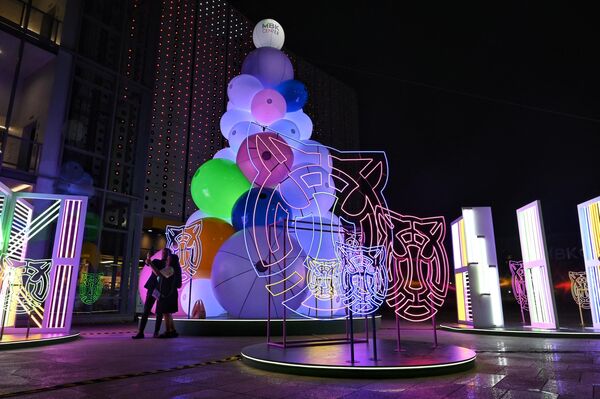 Таиланд собирается встречать Новый год Тигра. Площадь Бангкока украшена и елью из ярких шаров. - Sputnik Беларусь